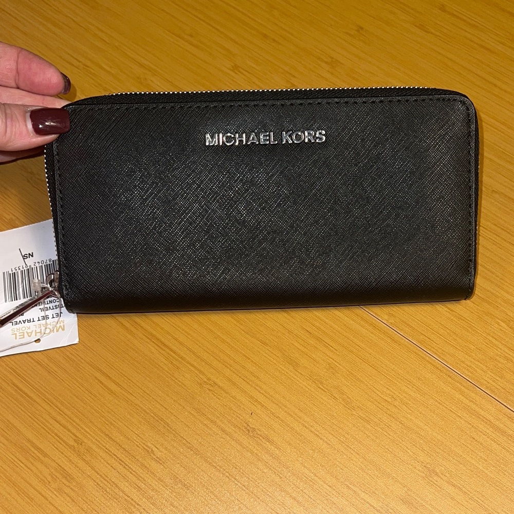 NWT- Michael Kors Jet Set Travel Black Zip-Around Wallet Continental